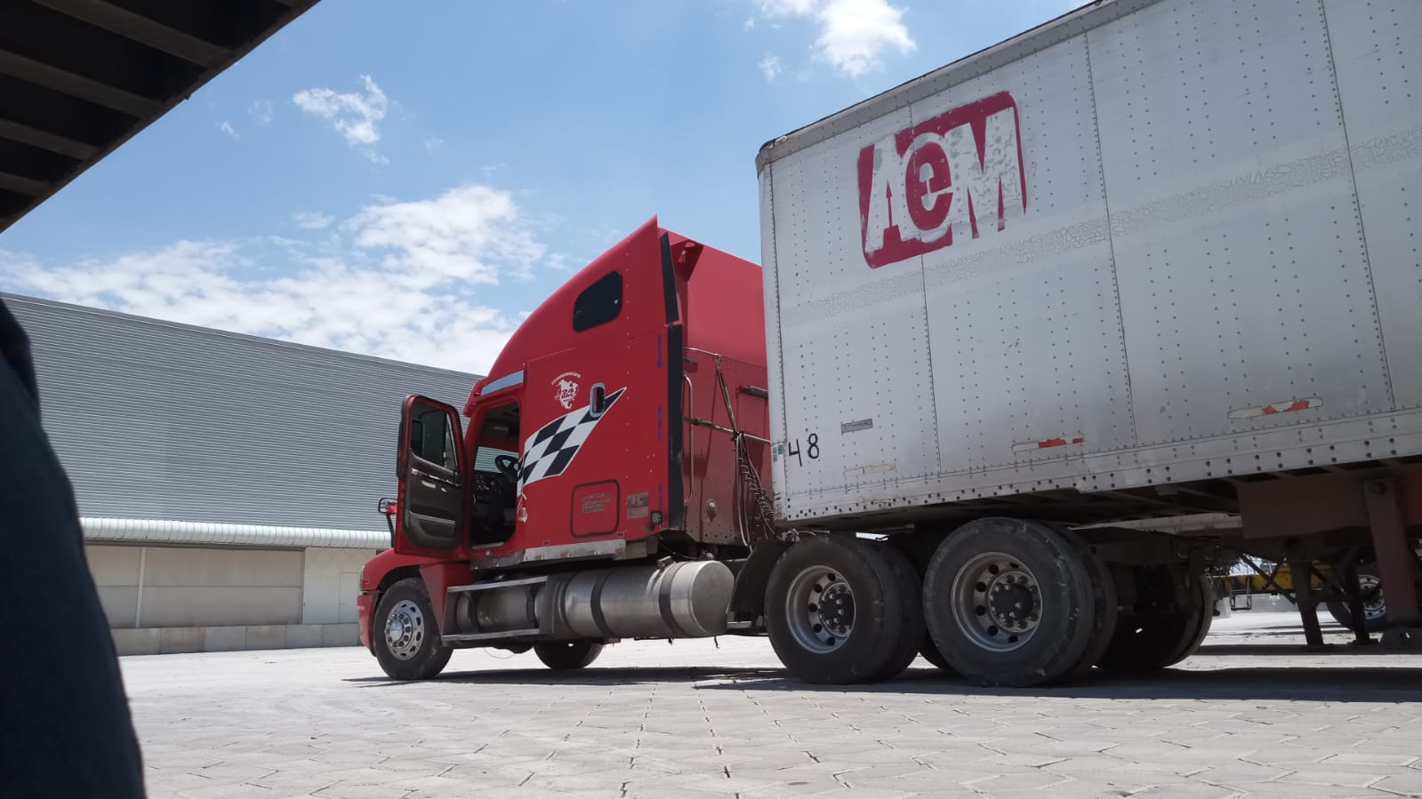 Camión de transporte en carretera